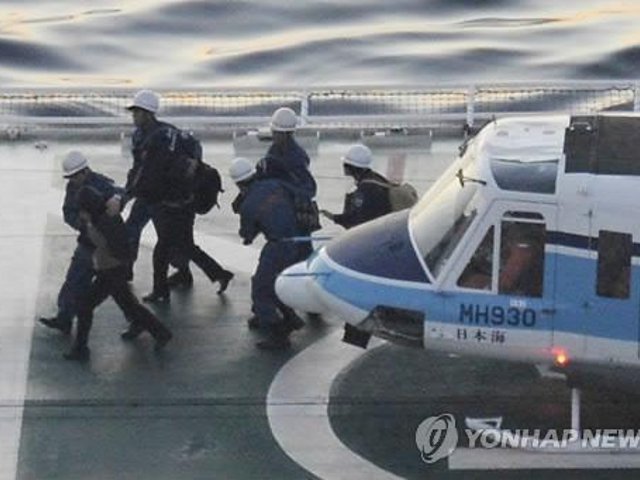 Японские власти отправили в Сеул девятерых перебежчиков из КНДР, которые ранее выразили намерение перебраться в Южную Корею на постоянное жительство