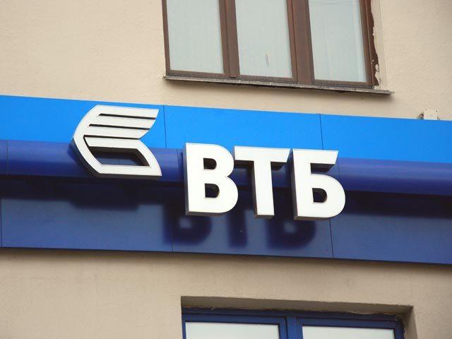 Ранее руководство ВТБ заявляло, что планирует потратить на докапитализацию Банка Москвы, в балансе которого после смены собственников вскрылась многомиллиардная "дыра", до 100 млрд рублей