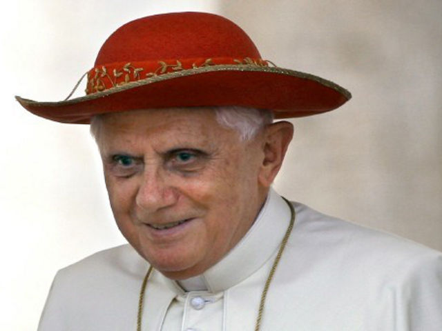 Папа Римский Бенедикт XVI удостоен почетного звания гражданина южнотирольской деревни Натц в Пустертале