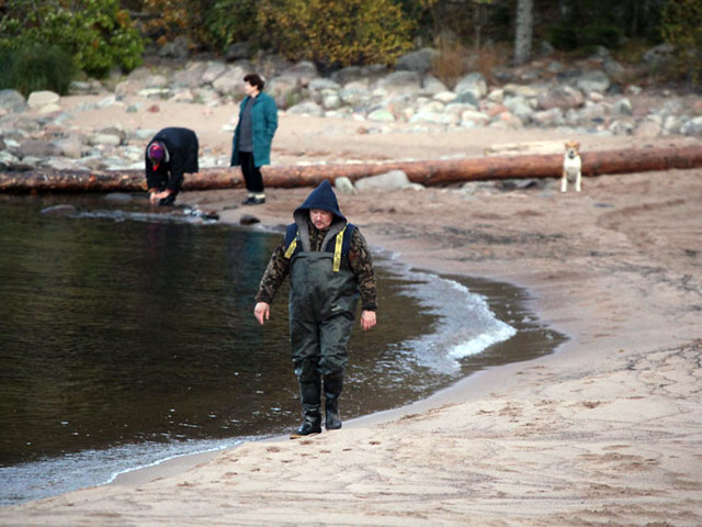 В Ленинградской области жестокому избиению подверглась супружеская пара туристов, которые приехали отдохнуть на Ладожское озеро