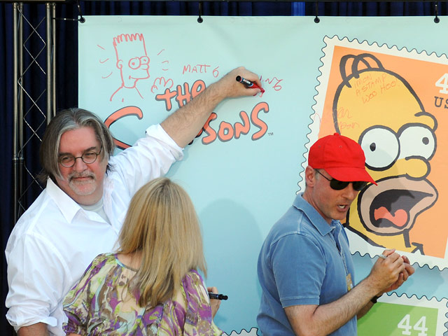 Создатель "Симпсонов" Мэтт Грейнинг с актерами, озвучивающими Барта и Гомера - Нэнси Картрайт и Дэном Кастелланетой