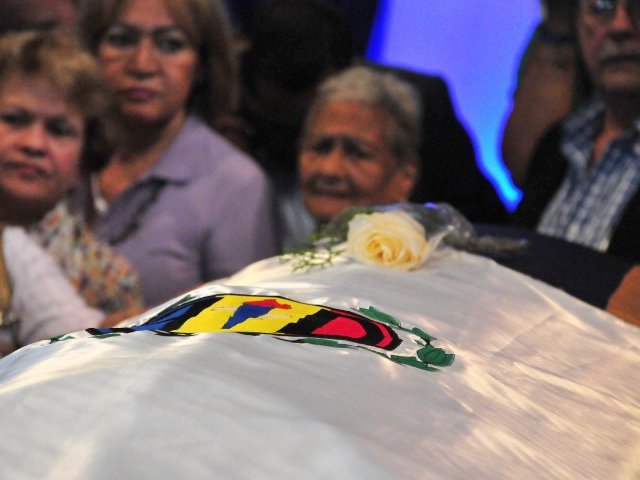 На одном из кладбищ венесуэльской столицы прошла церемония перезахоронения тела бывшего президента Венесуэлы Карлоса Андреса Переса, который в последние годы жил в США и умер в декабре прошлого года в возрасте 88 лет