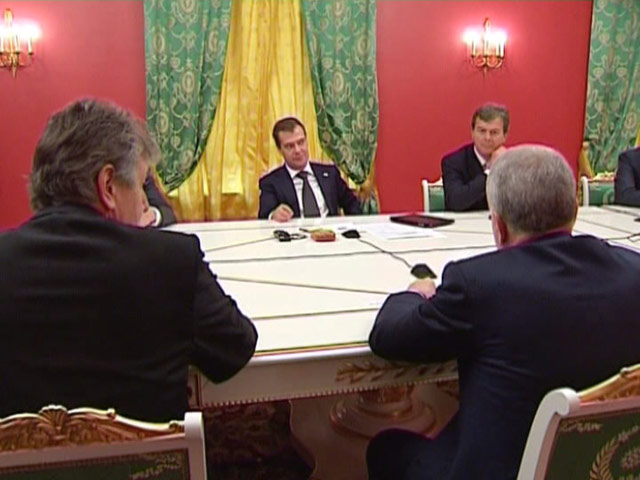 Российский президент Дмитрий Медведев принял в Кремле акционеров одного из крупных медиахолдингов "Национальной Медиа Группы"