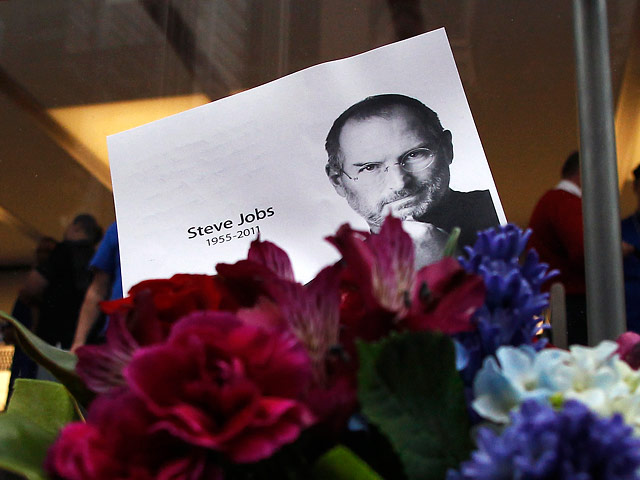 Похороны бывшего главы американской корпорации Apple Стива Джобса прошли в пятницу по американскому времени с участием его близких