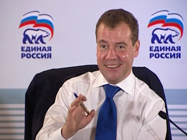 Президент России Дмитрий Медведев призывает "не забегать вперед" и не строить планы по поводу того, как он возглавит правительство после выборов главы государства в марте 2012 года
