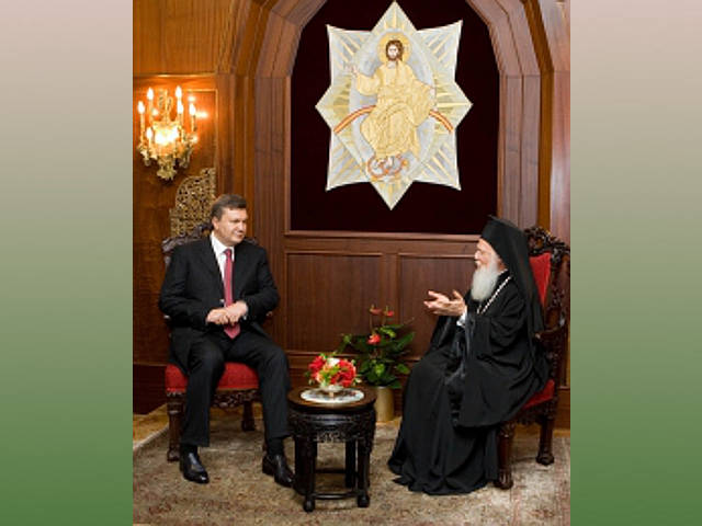 Янукович побывал на Афоне и встретился с Константинопольским патриархом