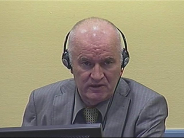 Бывший командующий армией боснийских сербов Ратко Младич, находящийся в тюрьме в Гааге по обвинению в военных преступлениях, помещен в больницу с подозрением на воспаление легких