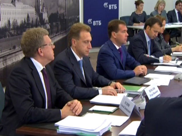 Дмитрий Медведев и Алексей Кудрин снова встретились на государственном мероприятии - впервые после публичной выволочки, устроенной президентом бывшего министру финансов, после которой он лишился своей должности