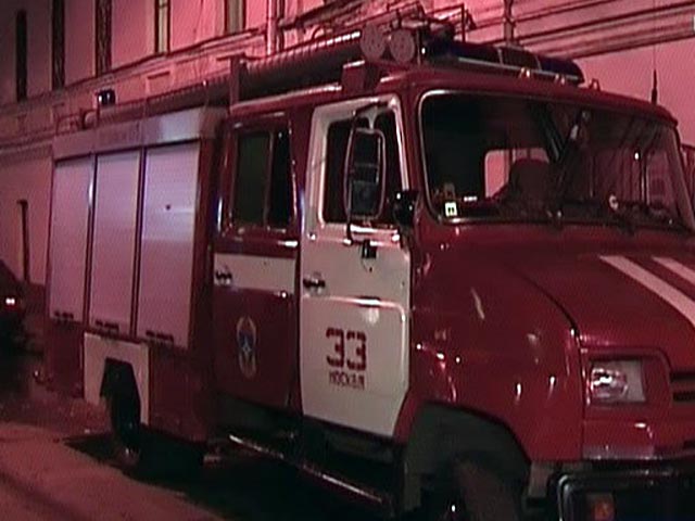 Начальник пресс-службы ГУ МЧС по Москве Евгений Бобылев отчитался, что подстанцию отключили от электроэнергии, после чего пожар тушили при помощи пены 12 пожарно-спасательных подразделений