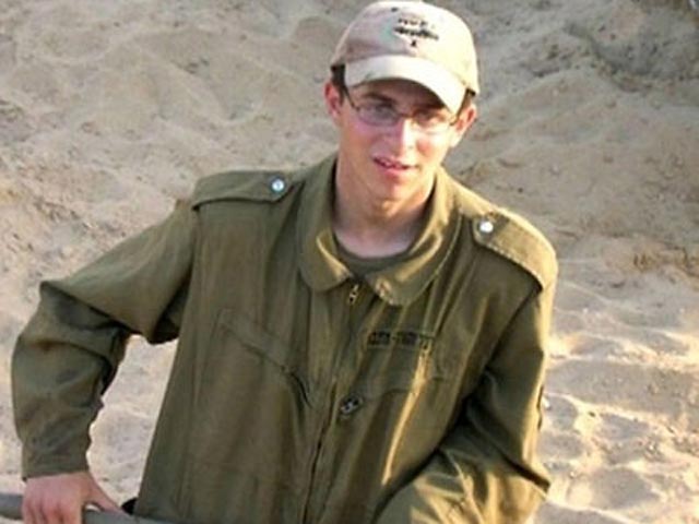 Сделка по освобождению израильского солдата Гилада Шалита в обмен на палестинских заключенных израильских тюрем начнется во вторник