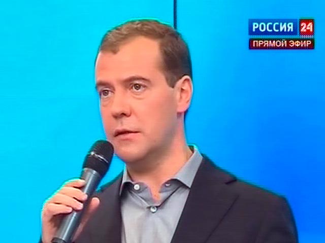 Президент РФ Дмитрий Медведев заявил, что намерен "освобождаться" от чиновников, которые не умеют работать с новыми технологиями, в том числе с использованием интернета, и добавил, что будущее правительство будет состоять из абсолютно новых людей