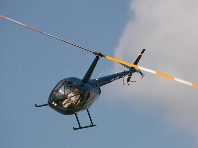 "При открытии вертолетного клуба вертолет "Робинсон" совершил жесткую посадку, перевернулся и, можно сказать, разломался", - сказал собеседник агентства