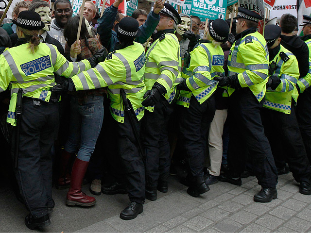 Полиция Лондонского Сити не допустила участников массовой акции протеста к зданию Лондонской фондовой биржи
