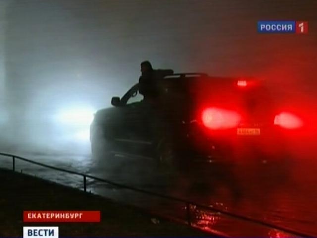 В результате аварии на трубопроводе с горячей водой в Екатеринбурге затопило ночной клуб "Голд", пострадали 5 человек. Все они госпитализированы с ожогами 1-й и 2-й степени