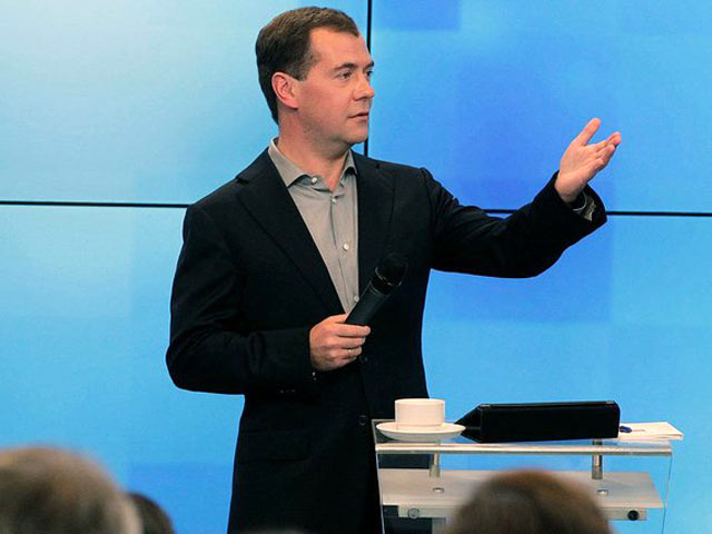 СМИ гадают о задачах, которые ставил перед собой президент Дмитрий Медведев, проведя в минувшую субботу встречу со своими сторонниками в в Центре Digital October в Москве