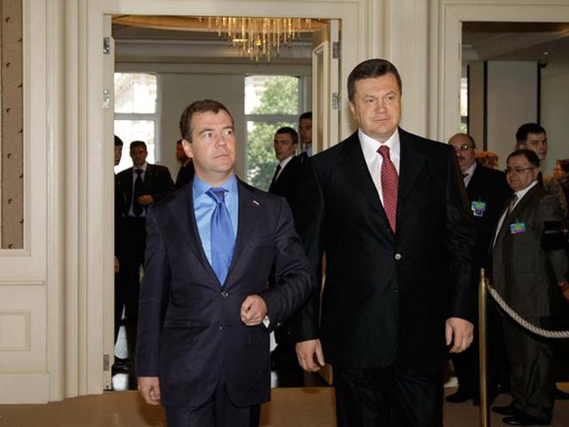 Президент РФ Дмитрий Медведев на предстоящей во вторник в Донецке встрече с президентом Украины Виктором Януковичем не будет обсуждать дело украинского экс-премьера Юлии Тимошенко