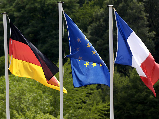Борясь с долговым кризисом, Германия и Франция рискуют своими рейтингами