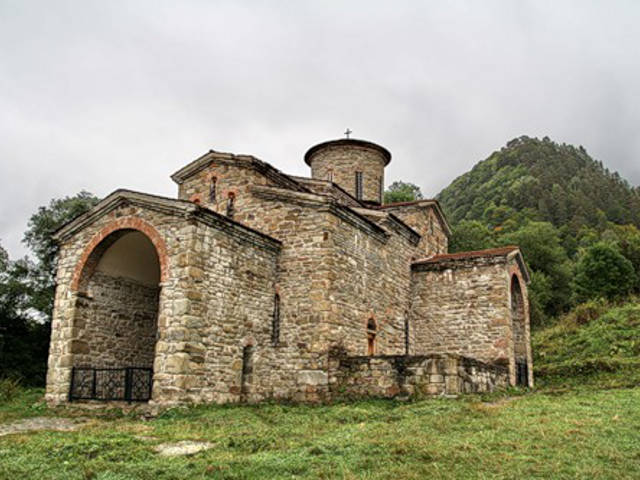 Христианские святыни Северной Осетии могут привлечь туристов-паломников, считают в республике