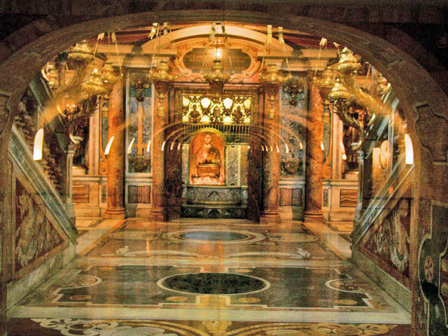 В Ватикане открыли для паломников и туристов часть древнего некрополя с гробницей апостола Петра