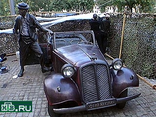 Сегодня к зданию старого московского цирка на Цветном бульваре "припаркуется" известный всем автомобиль, из которого "шагнет" бронзовый Юрий Никулин