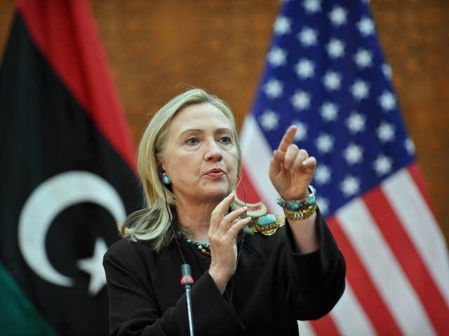 США предоставят Ливии 40 млн долларов на ликвидацию имеющихся в стране запасов вооружений. Об этом заявила госсекретарь Хиллари Клинтон во время необъявленного визита в Триполи