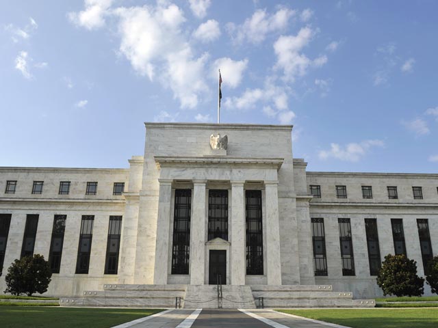 Последние статиситические данные по американской экономике оказались более позитивными, чем ожидали эксперты, что сокращает вероятность новой рецессии в экономике страны, заявляют в Федеральной резервной системе (ФРС) США