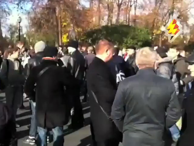 Националисты спокойно провели митинг в центре Москвы, а либералов задержали на Тверской