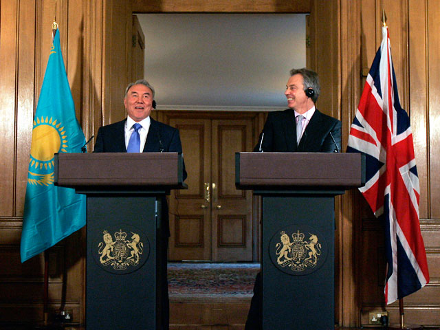 Бывший премьер-министр Великобритании Тони Блэр будет давать советы по реформированию экономики президенту Казахстана Нурсултану Назарбаеву