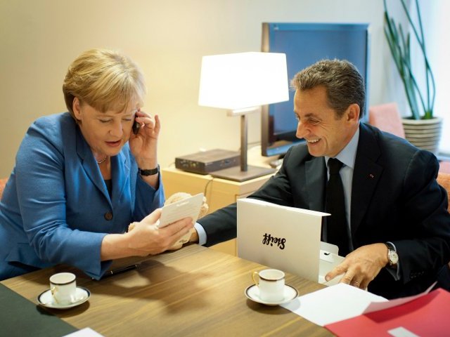 Вслед за канцлером Германии Ангелой Меркель, которая подарила новорожденной дочери президента Франции Николя Саркози плюшевого мишку, свой подарок преподнес и британский премьер Дэвид Кэмерон