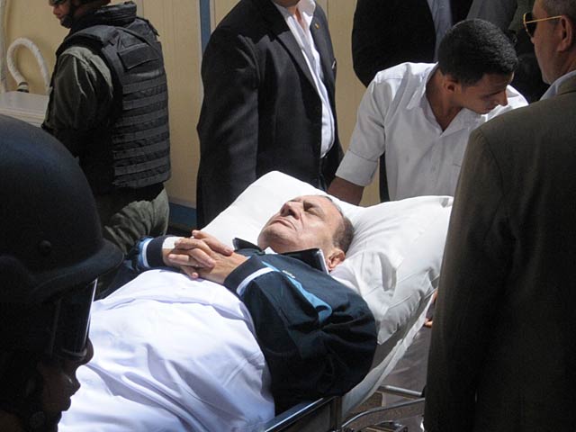Слухи о кончине свергнутого президента Египта Хосни Мубарака, находящегося в госпитале под Каиром, активно циркулируют в АРЕ в течение последних двух дней