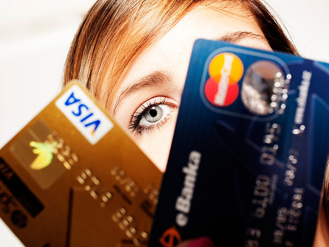 Две самые крупные мировые платежные системы Visa и MasterCard собираются начать новый бизнес: компании хотят продавать рекламным агентствам покупательскую историю своих клиентов, расплачивающихся за приобретения банковскими картами