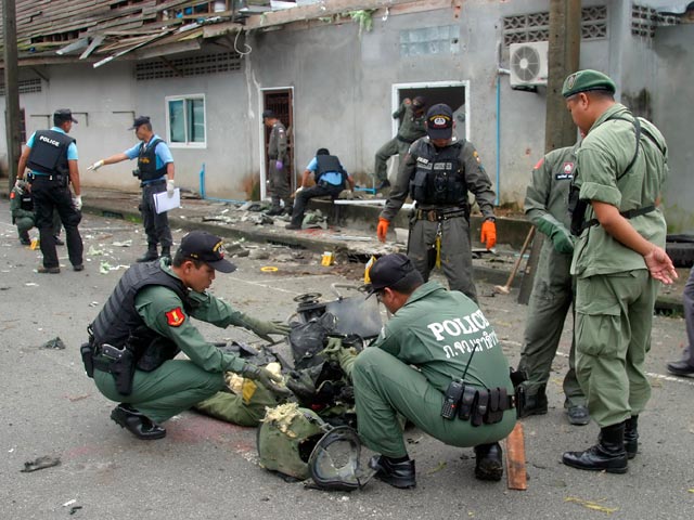 Серия мощных взрывов произошла сегодня в провинции Яла на юге Таиланда, сообщает ИТАР-ТАСС со ссылкой на тайские правоохранительные органы. По сообщению сил правопорядка, по крайней мере семь взрывов прогремели один за другим