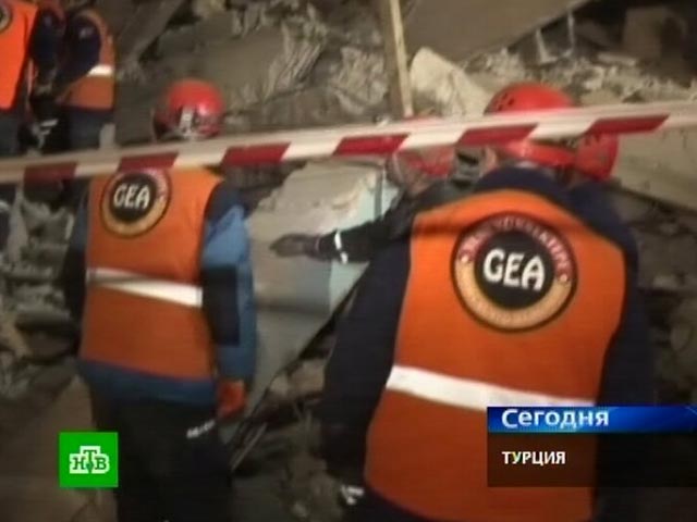 Турецким спасателям удалось найти десятилетнего ребенка, который провел более 54 часов под завалами своего дома в пострадавшей от землетрясения провинции Ван