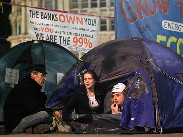 Британские журналисты разоблачили участников акции "Оккупируй Лондон", которые неделю назад разбили палаточный лагерь у стен собора святого Павла