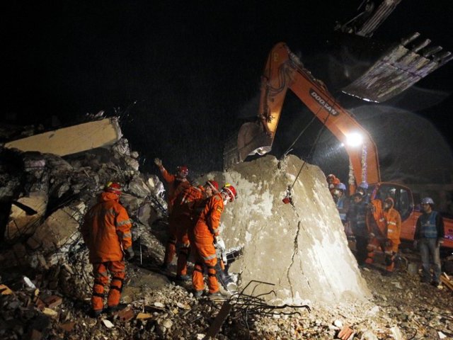 Число погибших в результате землетрясения в Турции возросло до 481 человека, пострадавших до 1650