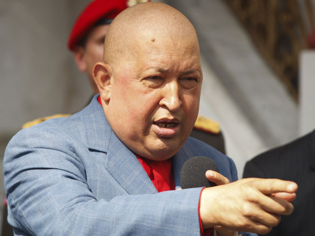 Больной раком Чавес обозвал "мошенником" врача, который предрек ему скорую смерть
