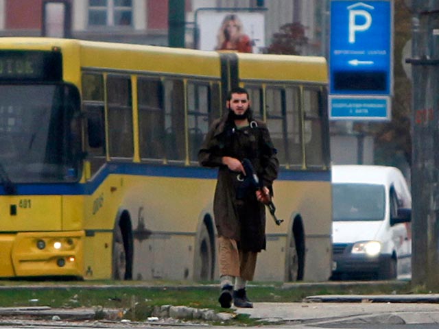 В столице Боснии снайпер полиции убил мужчину, обстрелявшего из автомата посольство США
