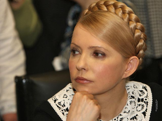 Печерский районный суд Киева 11 октября приговорил Тимошенко к семи годам лишения свободы. Судья признал, что Тимошенко, занимавшая пост премьера, превысила свои полномочия