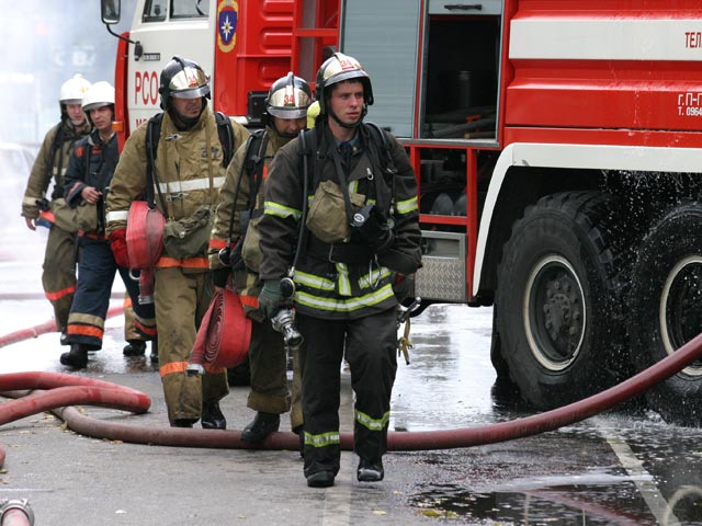 Пожар в жилом доме на юго-востоке Москвы: двое погибли, семерых спасли из огня