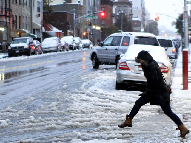 Снегопады парализовали дороги и оставили 1,5 млн без света на северо-востоке США