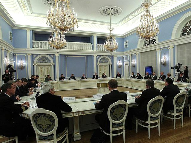 Президент Медведев рассказал партийцам о железнодорожном транспорте