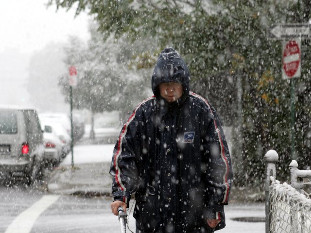 До 12 возросло число жертв сильнейших снегопадов, обрушившихся в минувшие выходные на северо-восток США