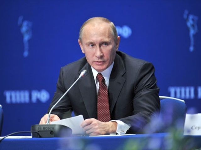 Премьер-министр России Владимир Путин подписал распоряжение "О присуждении премий правительства РФ 2011 года в области печатных СМИ"