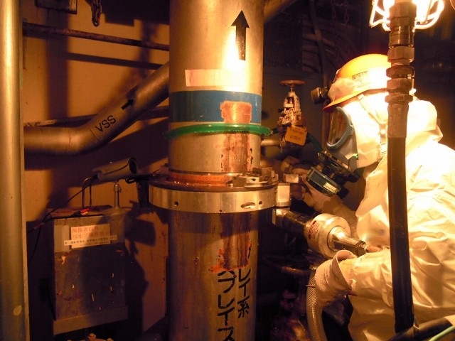 Признаки неконтролируемой ядерной реакции отмечены во втором пострадавшем реакторе аварийной японской АЭС "Фукусима-1"