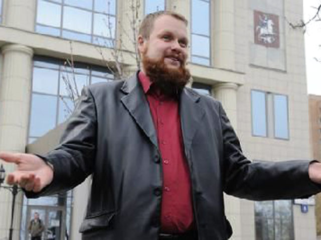 Один из лидеров националистического движения "Русские" Дмитрий Демушкин был задержан сегодня в Москве, ранее против него были возбуждены дела по двум статьям уголовного кодекса
