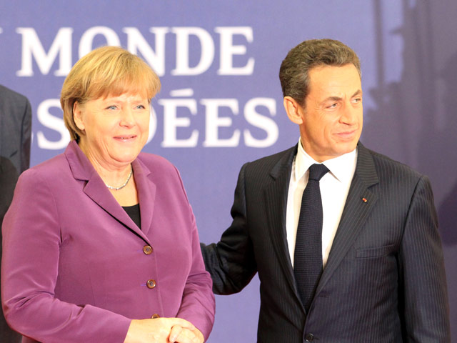 Афины не получат никаких новых кредитных денег до проведения референдума, сообщили на пресс-конференции президент Франции Николя Саркози и канцлер Германии Ангела Меркель
