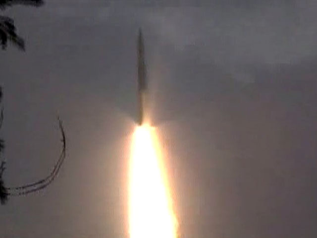 Межконтинентальная баллистическая ракета (МБР) РС-12М "Тополь" в четверг была успешно запущена с космодрома Плесецк (Архангельская область)