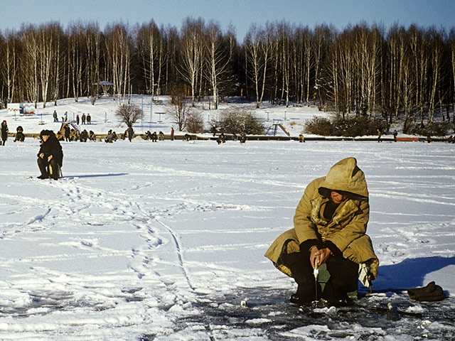 Любителей зимней рыбалки на Украине отныне будут спасать за деньги