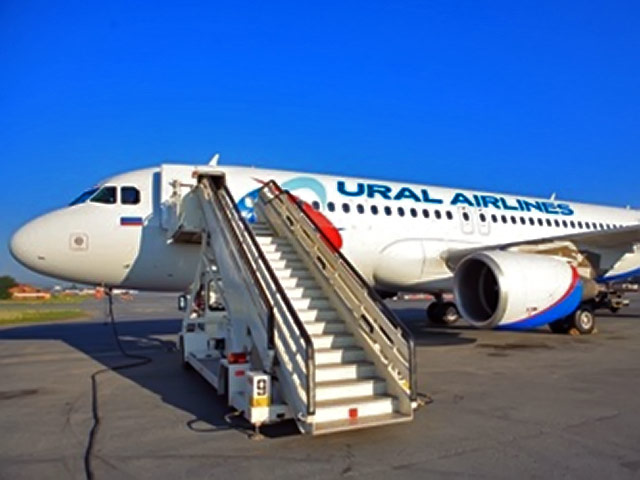 В новосибирском аэропорту Толмачево в воскресенье совершил вынужденную посадку самолет А-320 авиакомпании "Уральские авиалинии", летевший в Москву. Жертв и пострадавших нет