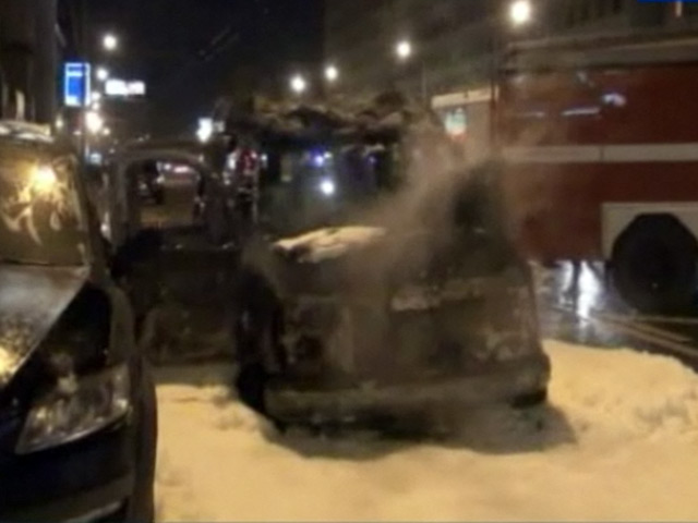 В Москве неизвестные преступники в ночь с воскресенья на понедельник сожгли три автомобиля